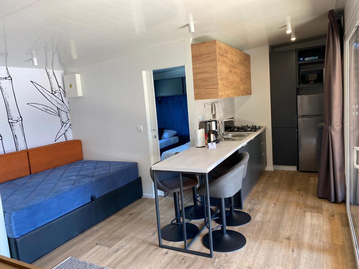 Mobile Home Saky, Биоград на Мору Екстериор снимка