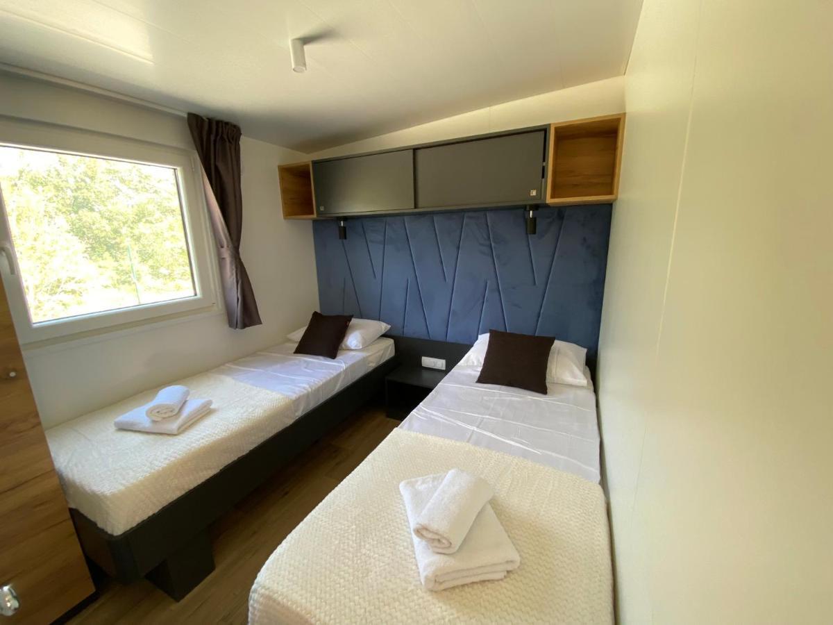 Mobile Home Saky, Биоград на Мору Екстериор снимка